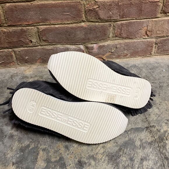 Esse ut Esse Fringe Black Suede Sneaker Size 7 - Picture 7 of 11